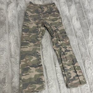Women’s No Boundaries Camouflage cargo pants